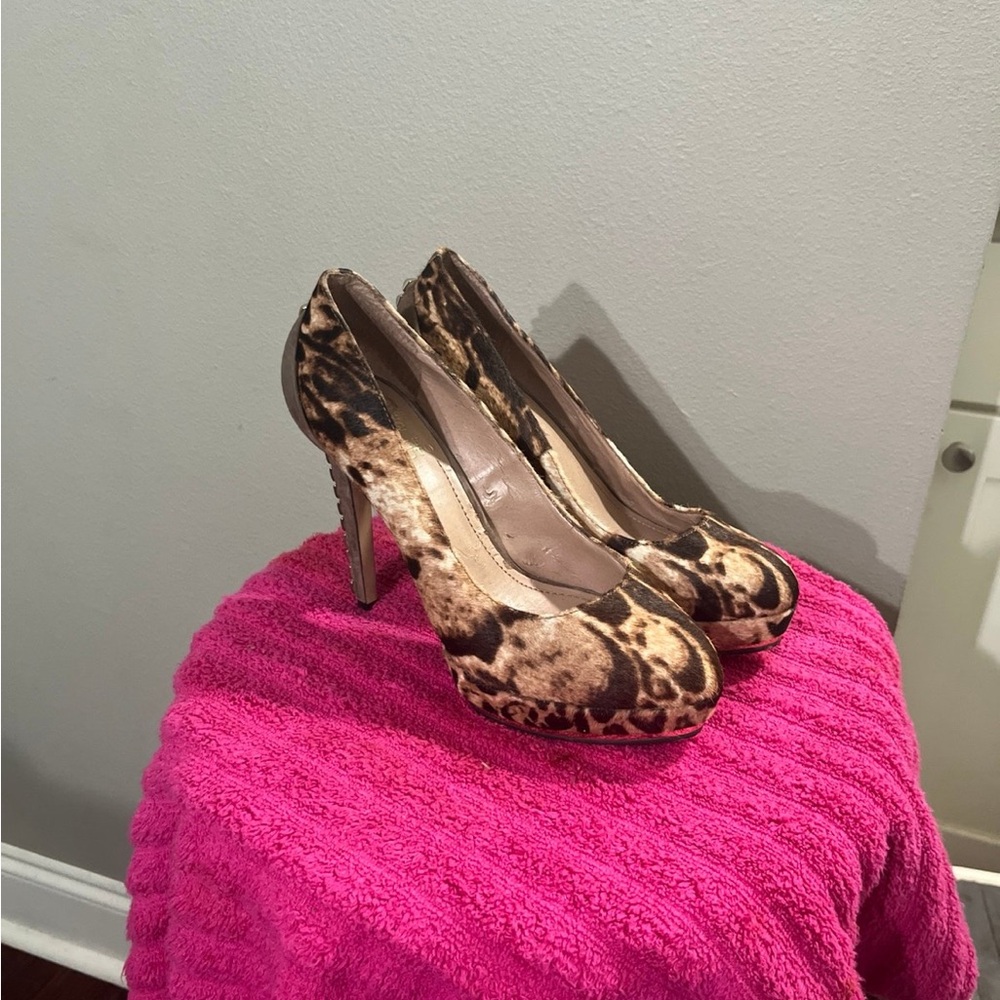 Shoes - Picture 2 of 4